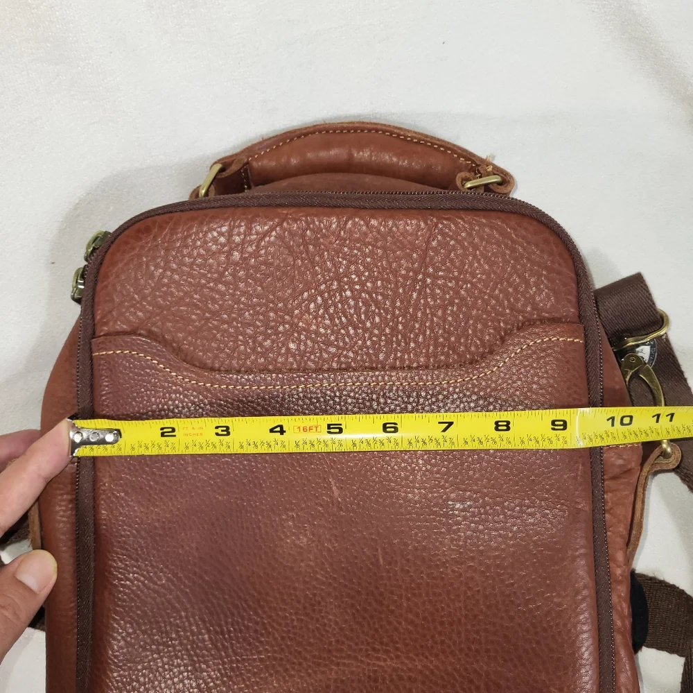 Duluth Trading Co Lifetime Leather Travel Bag